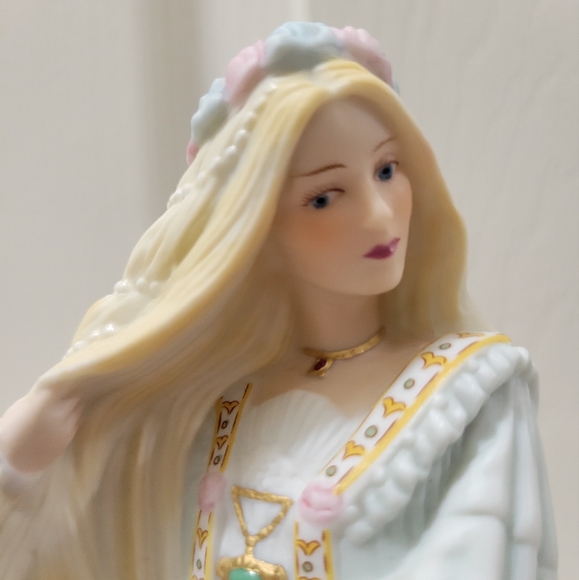 The Legendary Princess - Picture 1 of 16